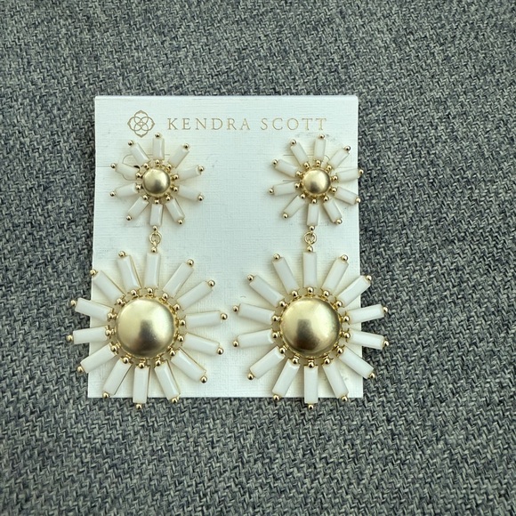 Kendra Scott Madison Daisy Statement Earrings - Picture 3 of 3